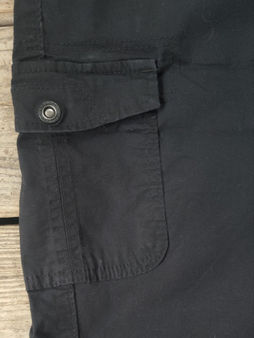 Womens Lee Black Cargo Capri Pants Never Worn - Picture 3 of 8
